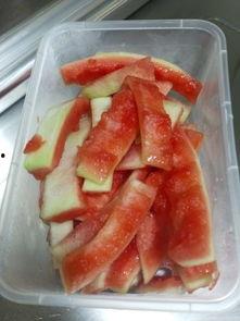 吃生瓜配酱,探索生瓜配酱的独特风味