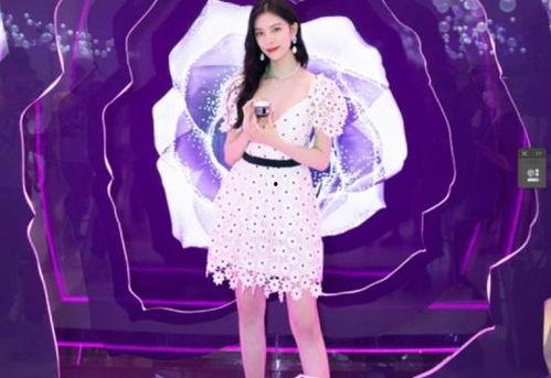 吃瓜小说女主角,吃瓜女王的甜蜜逆袭